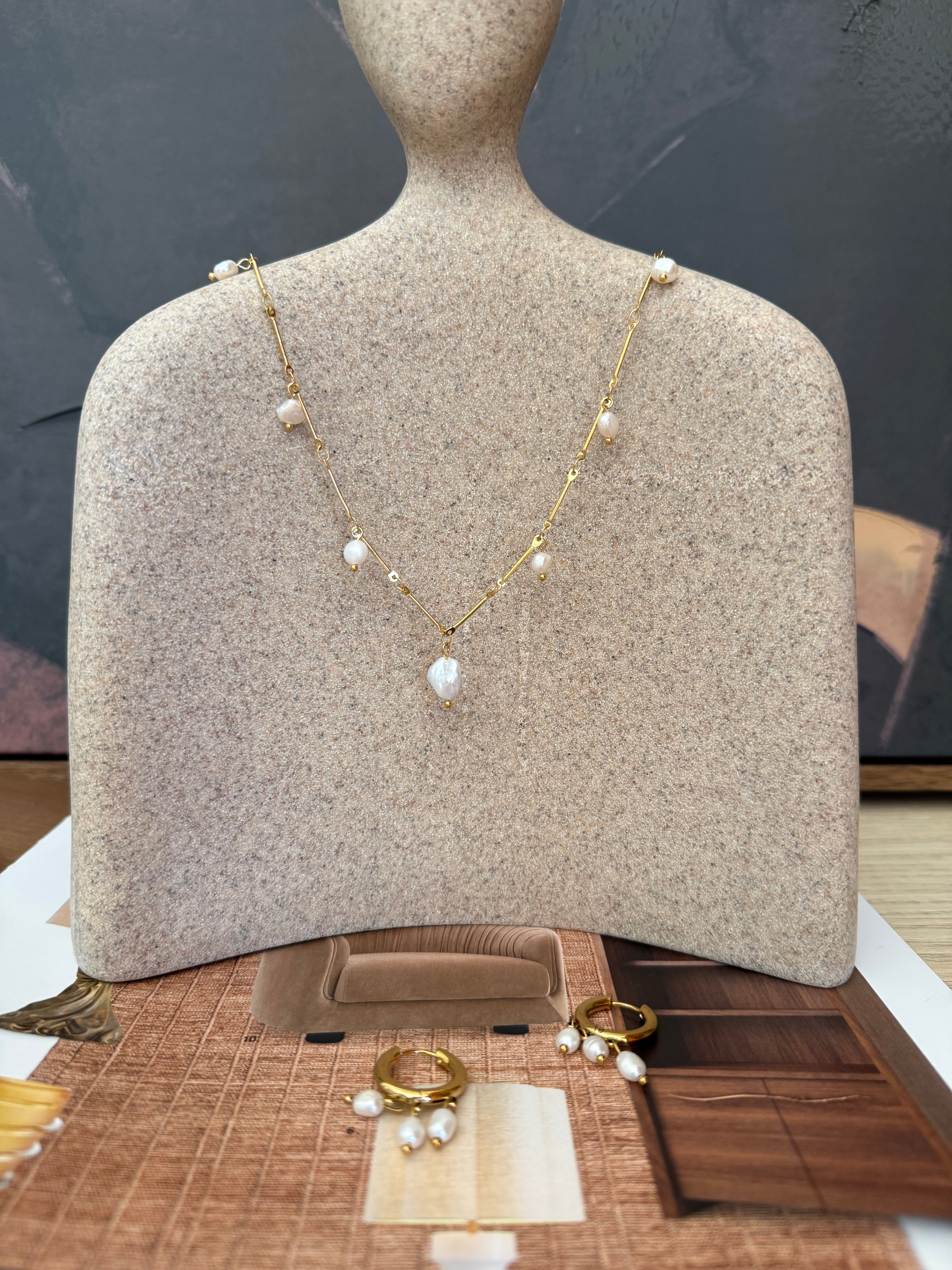 Pearls Decor Necklace