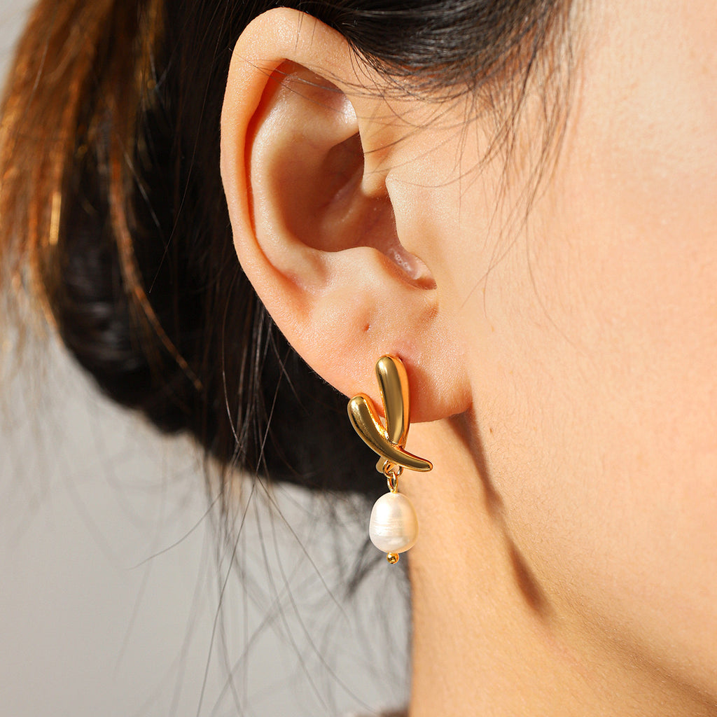 Earring Pearl Twist Dangle